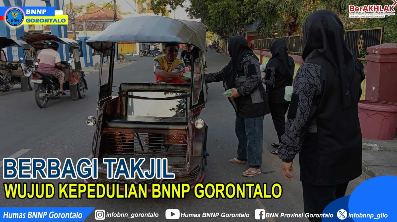 Berbagi Takjil, Wujud Kepedulian BNNP Gorontalo